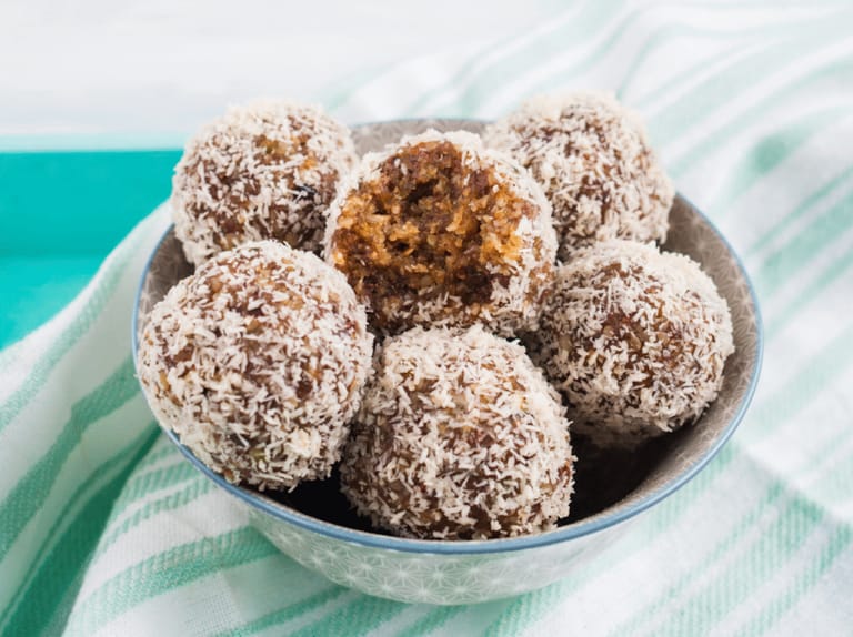 Cacao and sesame protein balls (nut and dairy-free)